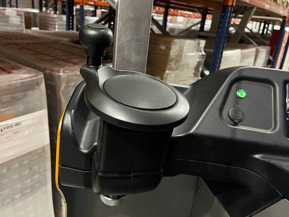 Iekrāvējs ar izbīdāmu mastu SMARTFORXX CQD20-D