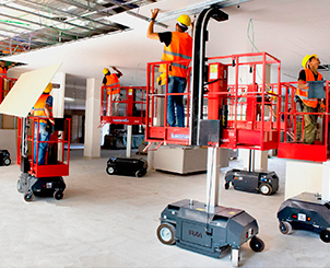 Šķērveida pacēlāji personālam